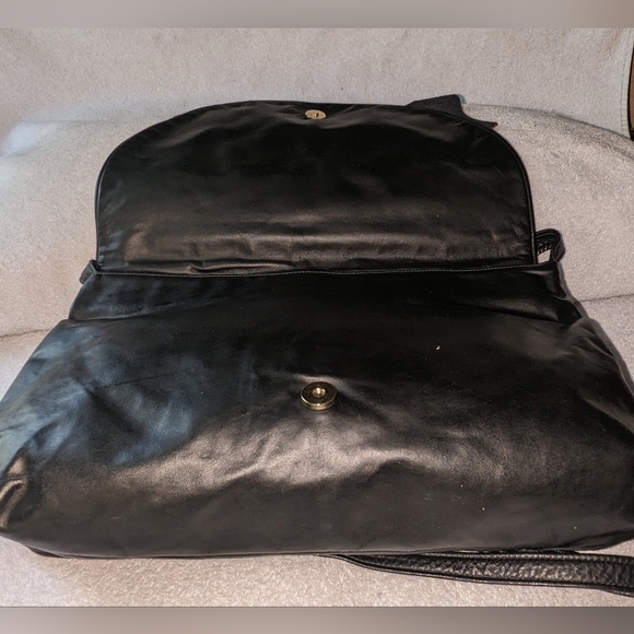 Vintage Manolucci black leather shoulder clutch bag. - Picture 5 of 12